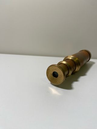 Catalejo antiguo con caja de madera