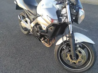Suzuki GSR Naked Blanca