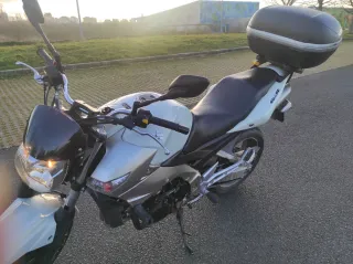 Suzuki GSR Naked Blanca