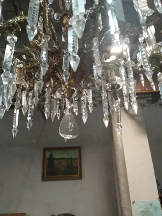 Lámpara de bronce antigua con cristales