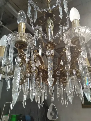 Lámpara de bronce antigua con cristales