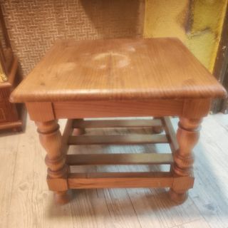 Mesa baja de madera