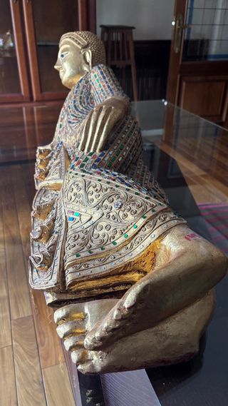 Escultura Buda Tumbado Dorado