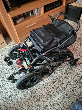 Silla de ruedas superligera y plegable