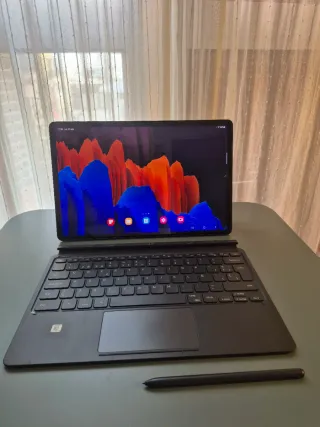Samsung Tab S7+ con teclado original y S Pen