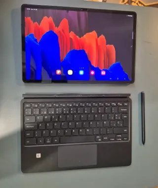 Samsung Tab S7+ con teclado original y S Pen