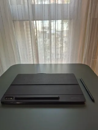 Samsung Tab S7+ con teclado original y S Pen
