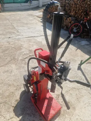 Astilladora de leña hidráulica