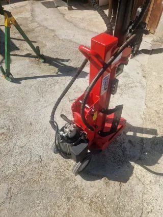 Astilladora de leña hidráulica