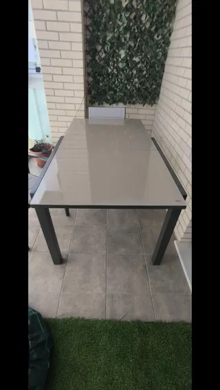 Mesa extensible aluminio y cristal 90x90