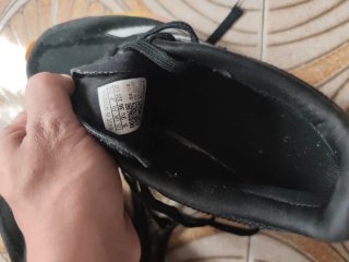 Zapatillas Adidas Negras y Amarillas