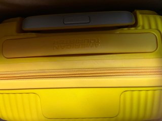 American Tourister Soundbox Spinner XS Amarilla