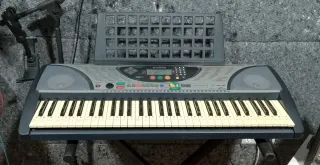 Teclado Yamaha PSR 240 con soporte y funda