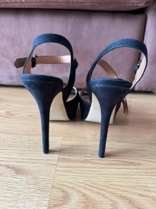 Zapatos de tacón Stradivarius negros