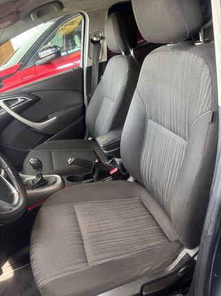 Opel Astra 2012