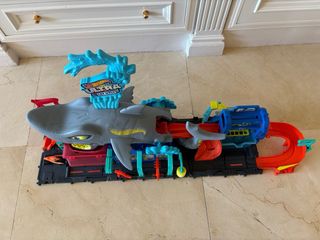 Circuito Hot Wheels Lavado de Coches Tiburón