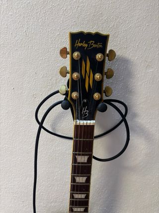 Guitarra Eléctrica Negra + Cable Amplificador