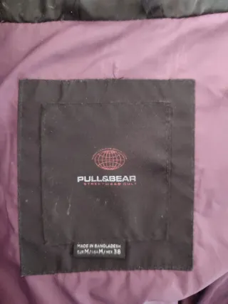 Abrigo acolchado Pull&Bear negro y morado