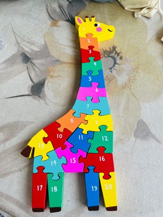 Jirafa de madera con números
