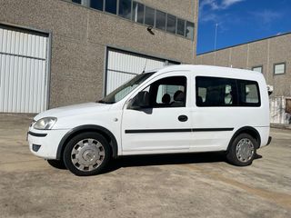 Opel Combo 2007 176.000 km itv y pegatina b