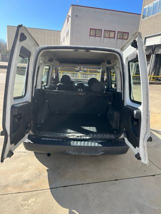 Opel Combo 2007 176.000 km itv y pegatina b