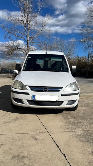 Opel Combo 2007 176.000 km itv y pegatina b