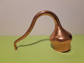 ALAMBIQUE ARTESANAL DE COBRE MARTILLADO.