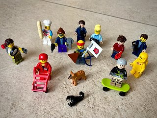11 Figuras LEGO con Accesorios