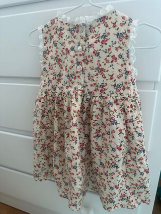 Vestido flores nido de abeja 12 a 18 meses