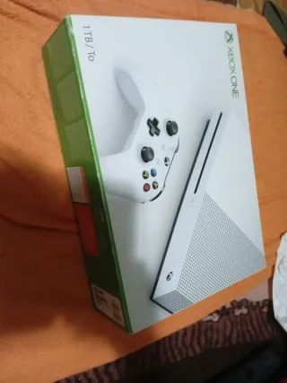 Caja Xbox One S 1TB FIFA 17