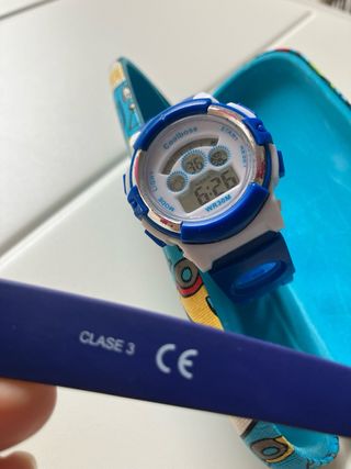 Lote gafas de sol, funda y reloj infantil