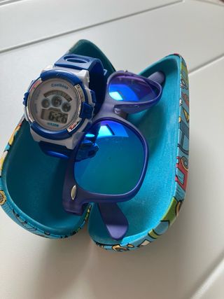 Lote gafas de sol, funda y reloj infantil
