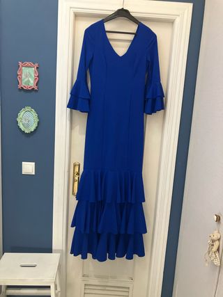 Traje de flamenca azul con volantes