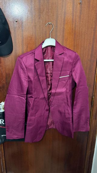 Traje de vestir gris y rosa