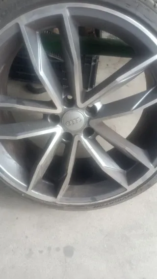 4 Llantas Audi con Neumáticos Seminuevos