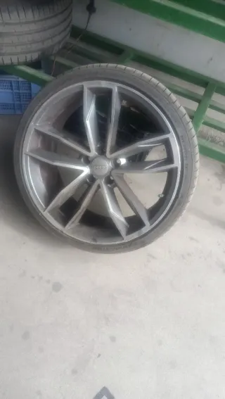 4 Llantas Audi con Neumáticos Seminuevos