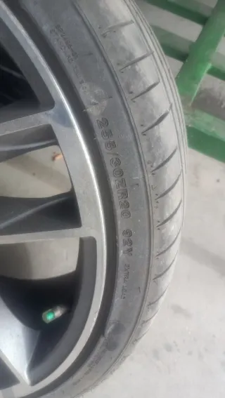 4 Llantas Audi con Neumáticos Seminuevos