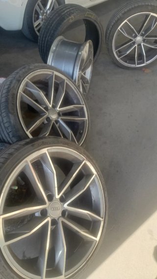 4 Llantas Audi con Neumáticos Seminuevos