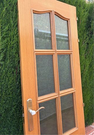 Puerta madera con cristal