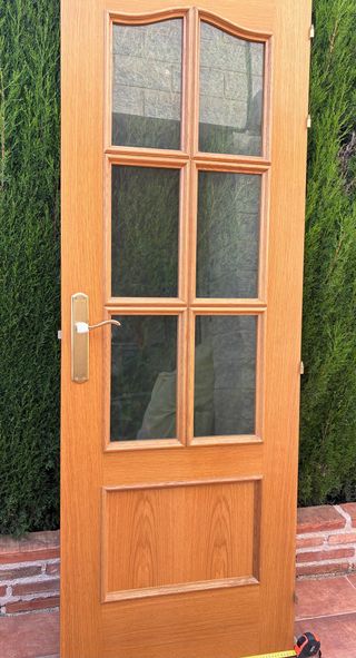Puerta madera con cristal