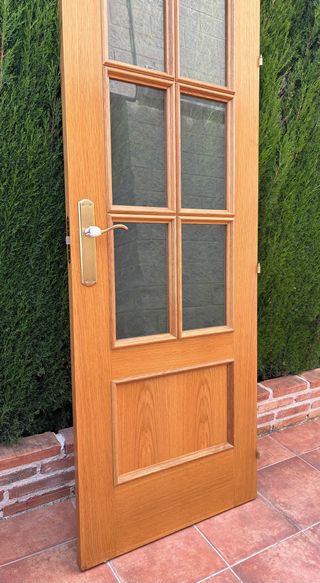 Puerta madera con cristal