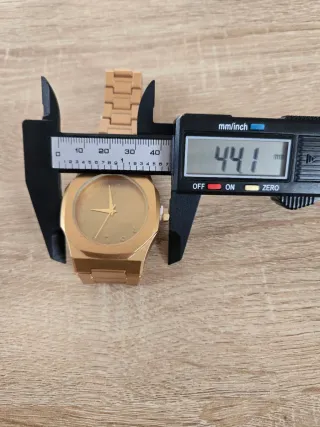 Reloj de pulsera dorado para hombre
