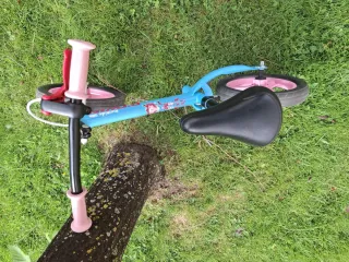 Bici senza pedali Btwin blu e rosa, regalo con cinghia