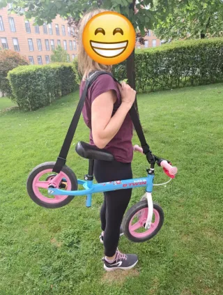 Bici senza pedali Btwin blu e rosa, regalo con cinghia