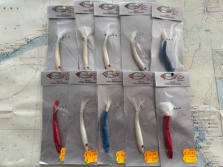 Lote 10 señuelos pesca Plumiratum cola 75mm    081
