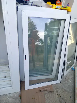 Ventanas de aluminio blancas    1.40ancho 1.55altu