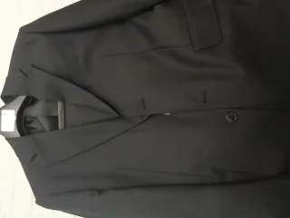 Traje negro completo talla 46. Impoluto.