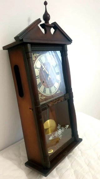 Reloj de pared antiguo madera adornos dorados