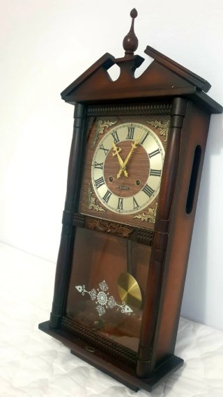 Reloj de pared antiguo madera adornos dorados