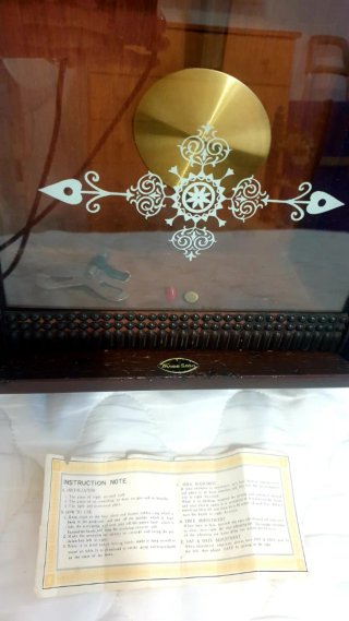Reloj de pared antiguo madera adornos dorados